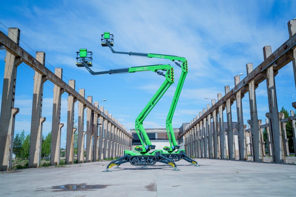 Terénní pásové plošiny Leguan se zdvižnou rampou.